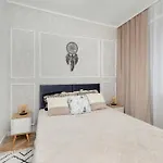 Przytulny Z Balkonem Bajki 5 By Renters *