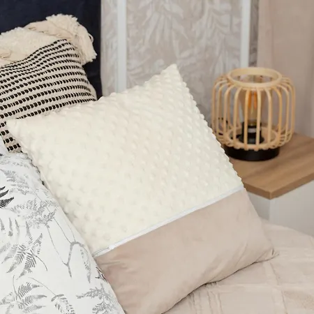 아파트 Przytulny Z Balkonem Bajki 5 By Renters